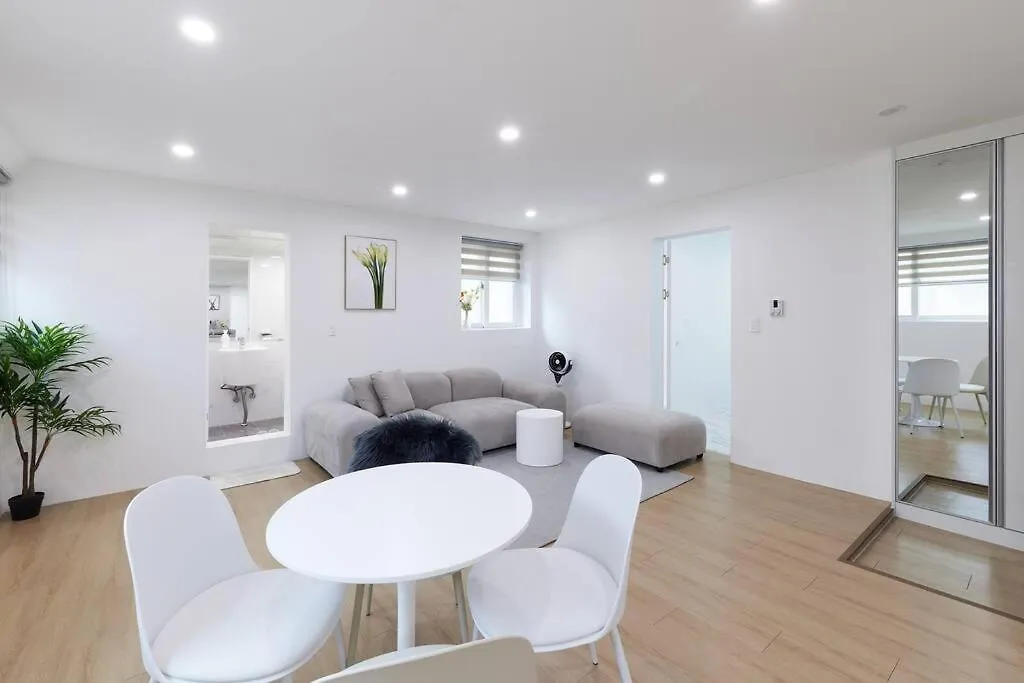 3Room+2Bathroom Hongdae 1Exit ソウル特別市 0*,